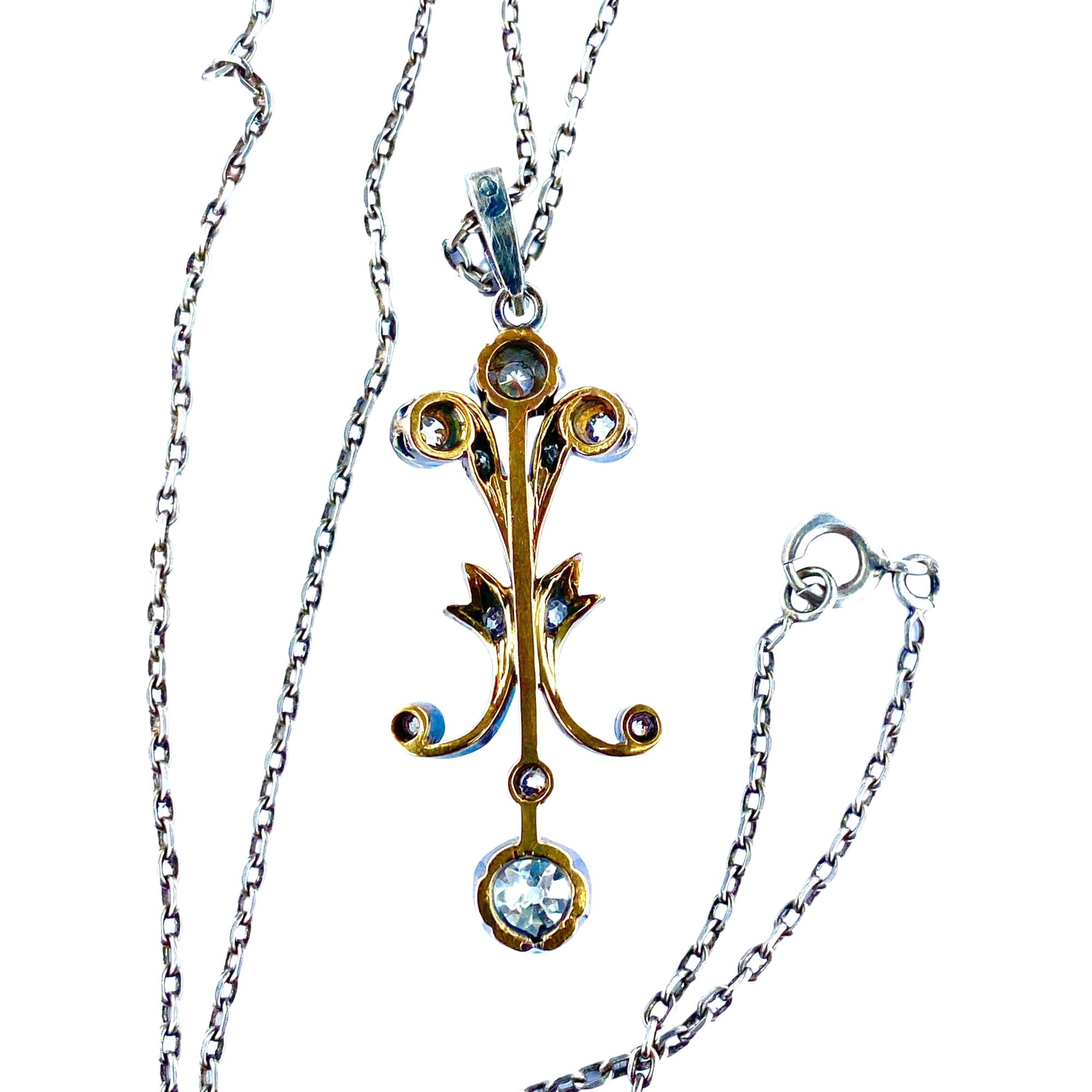 Pendentif en or et argent serti de diamants, avec chaîne. Epoque Napoléon III