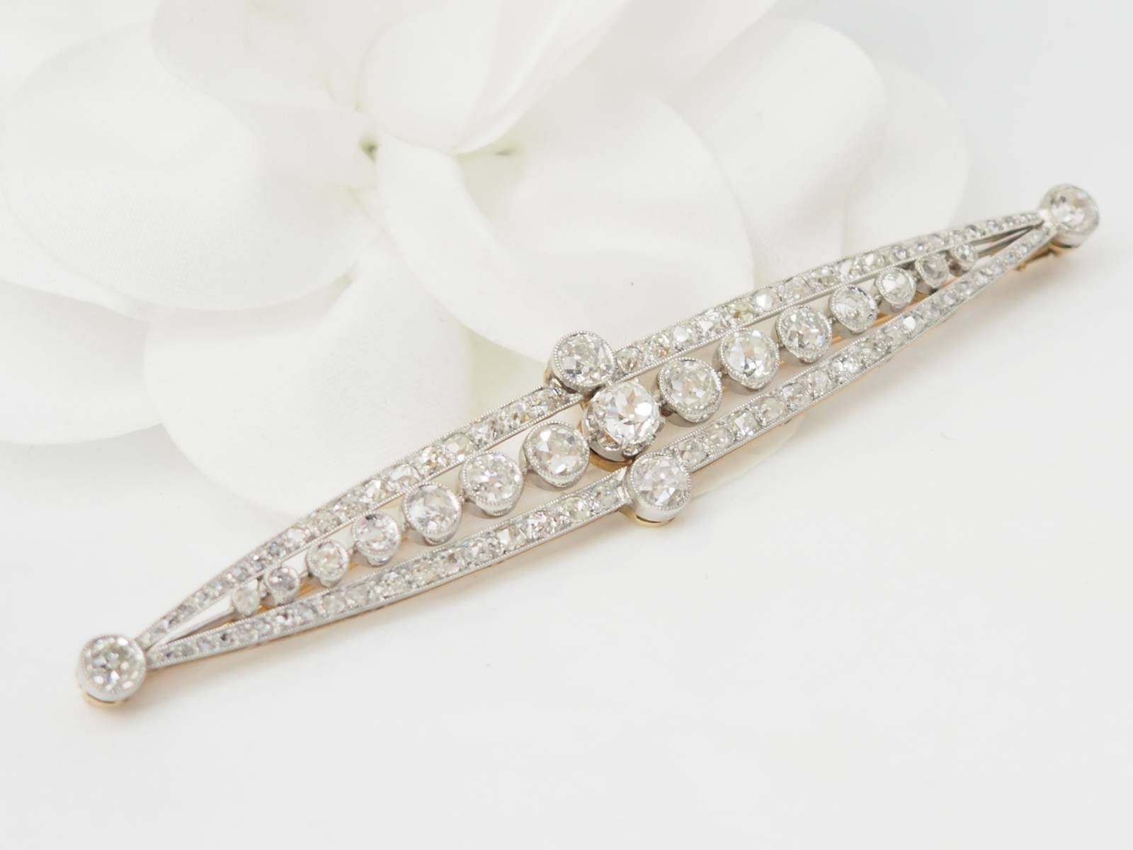 Broche Art Déco en or jaune et platine avec diamants