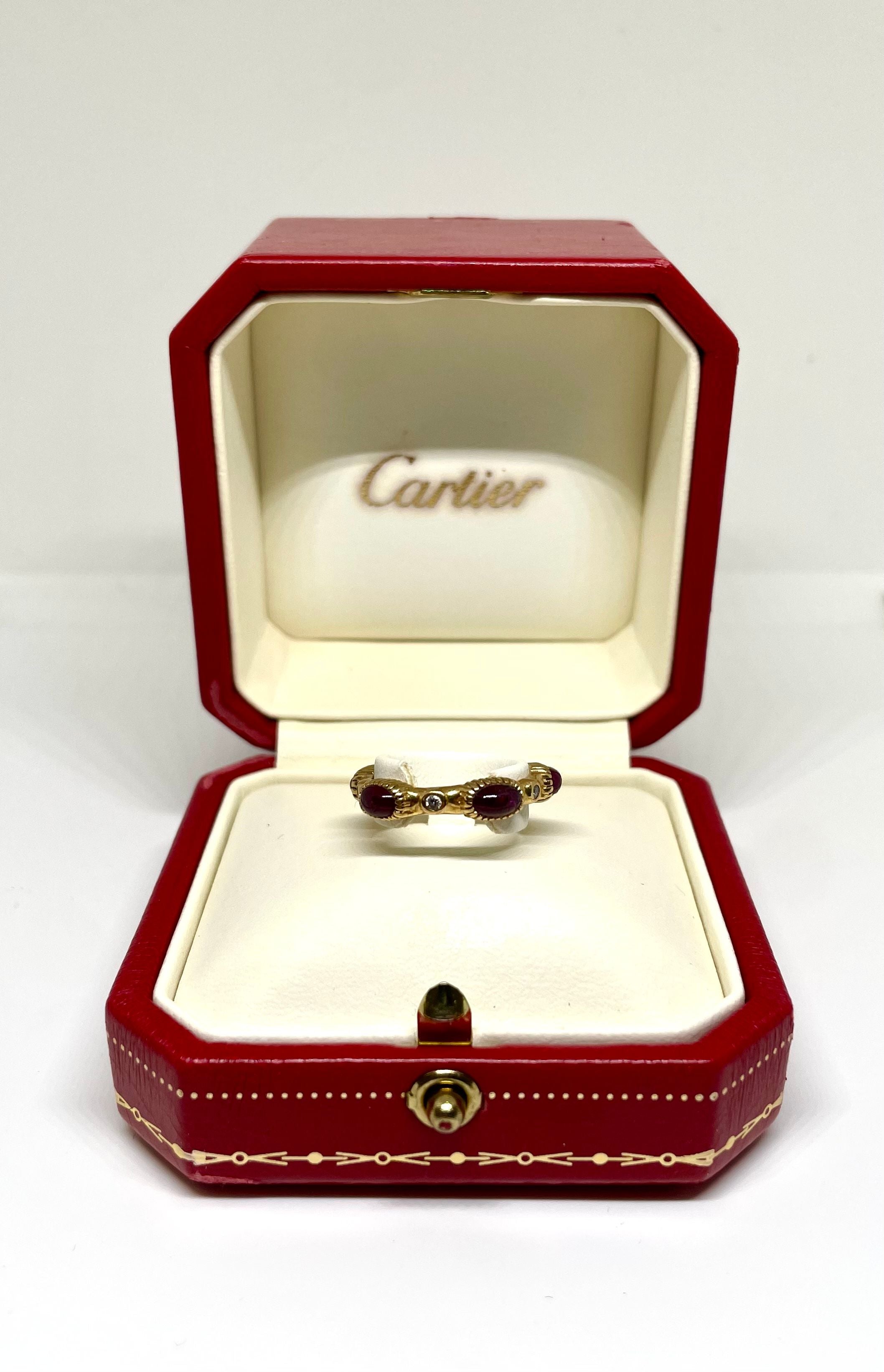 Cartier-Bague or jaune, émeraudes et diamants