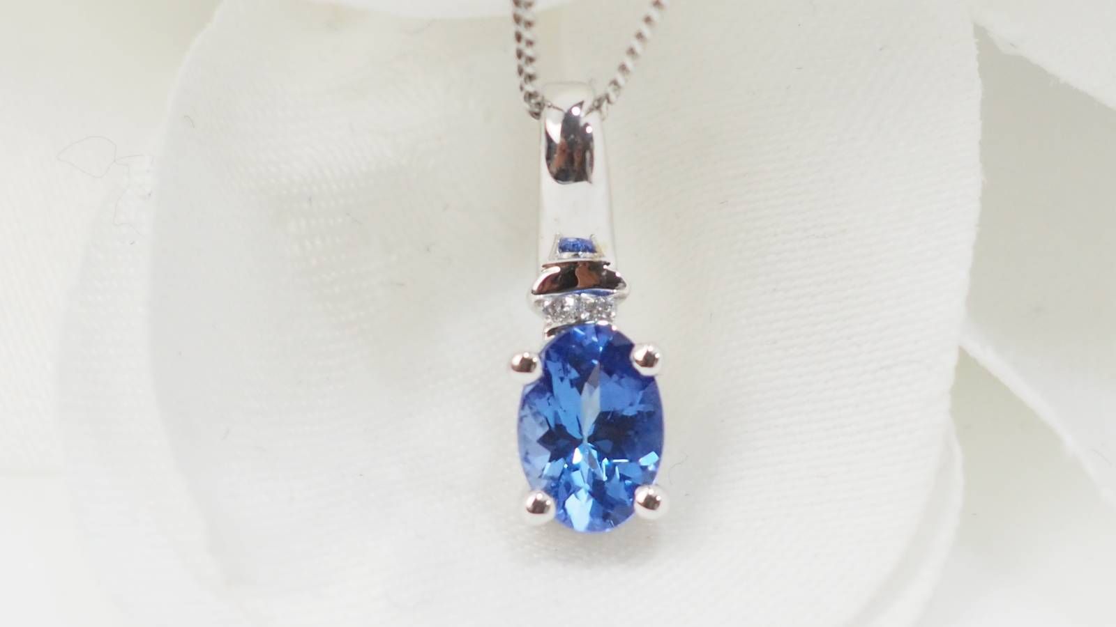 Collier en or blanc, tanzanite et diamants