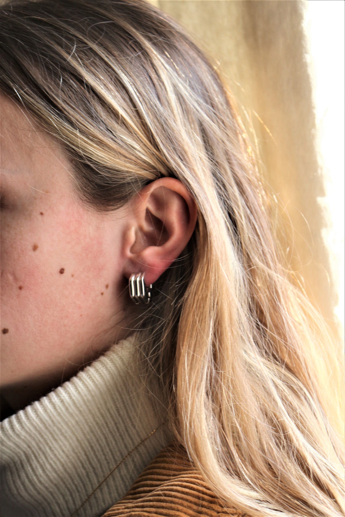 Chimento Vintage White Gold Pierced Earrings