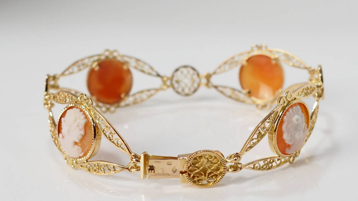 Filigree bracelet in yellow gold and cameos 