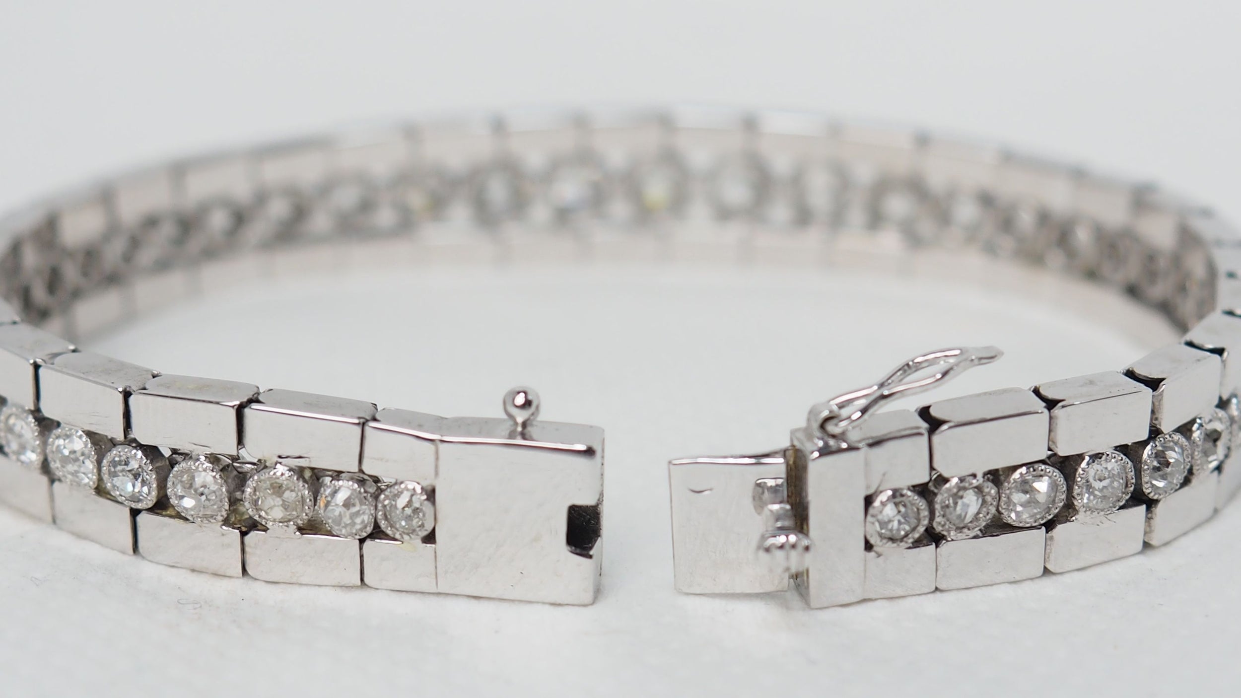 Old river bracelet in white gold and diamonds 