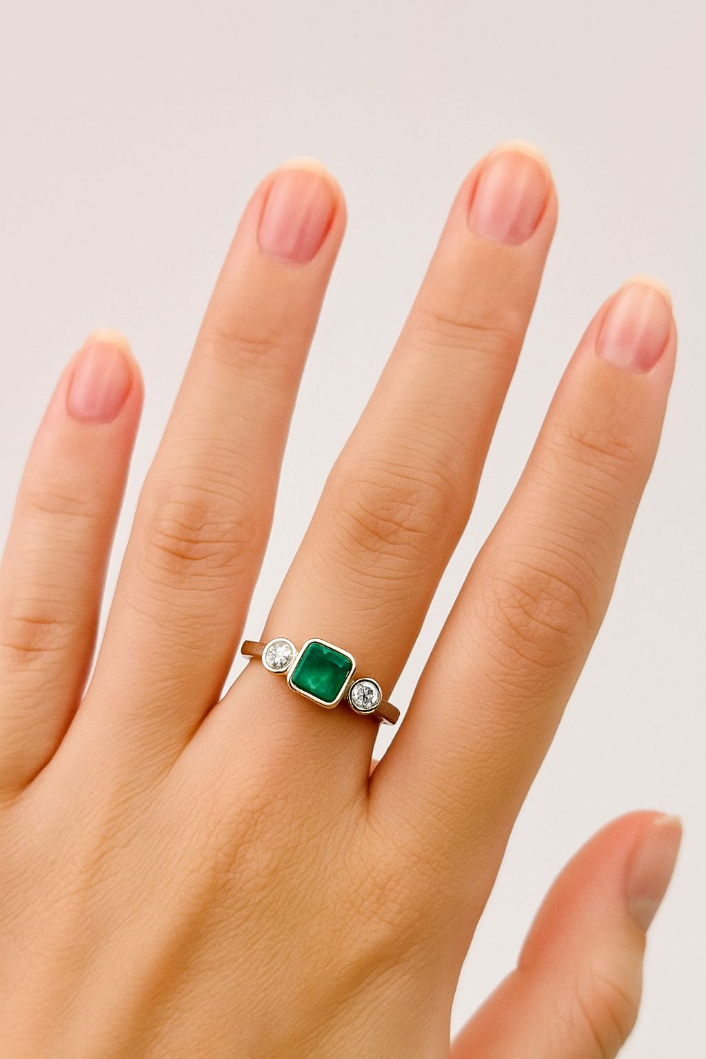 Bague en or jaune et émeraude