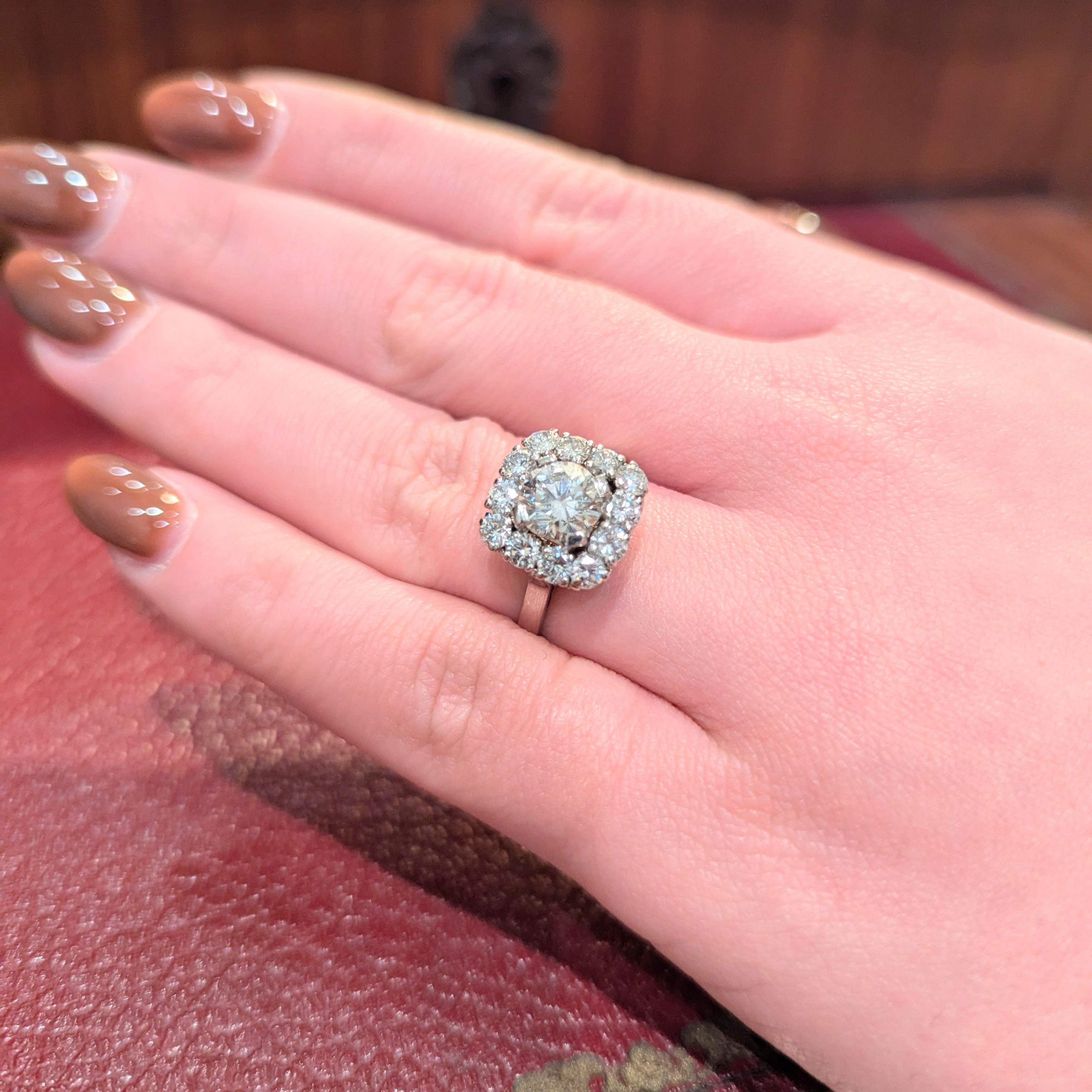 Bague Pompadour en or blanc Platine et diamants