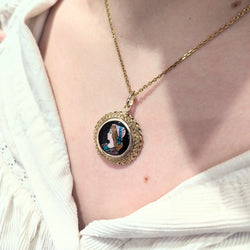 Medal in yellow gold and enamel