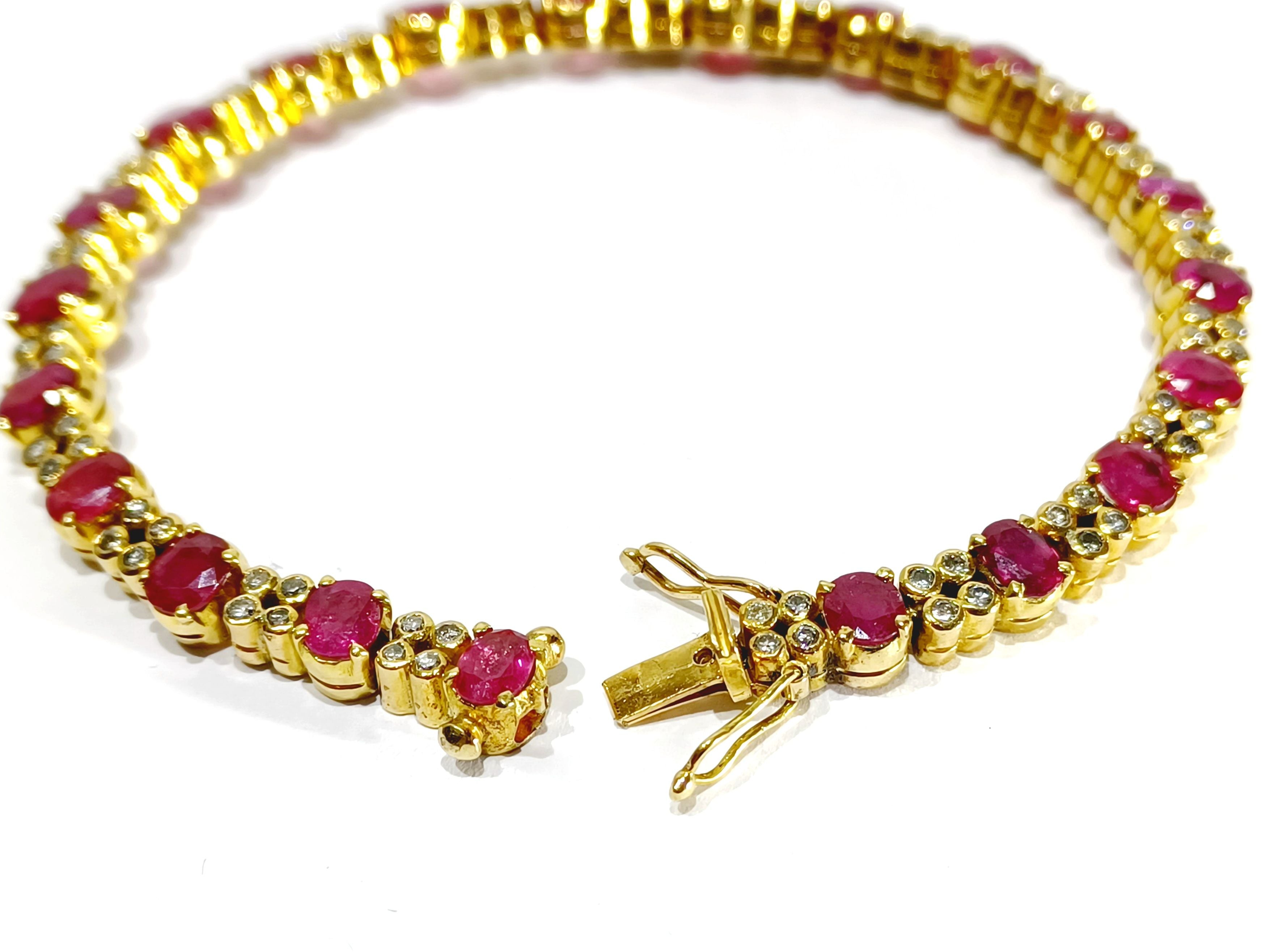 Bracelet Flexible in gold, ruby and diamonds