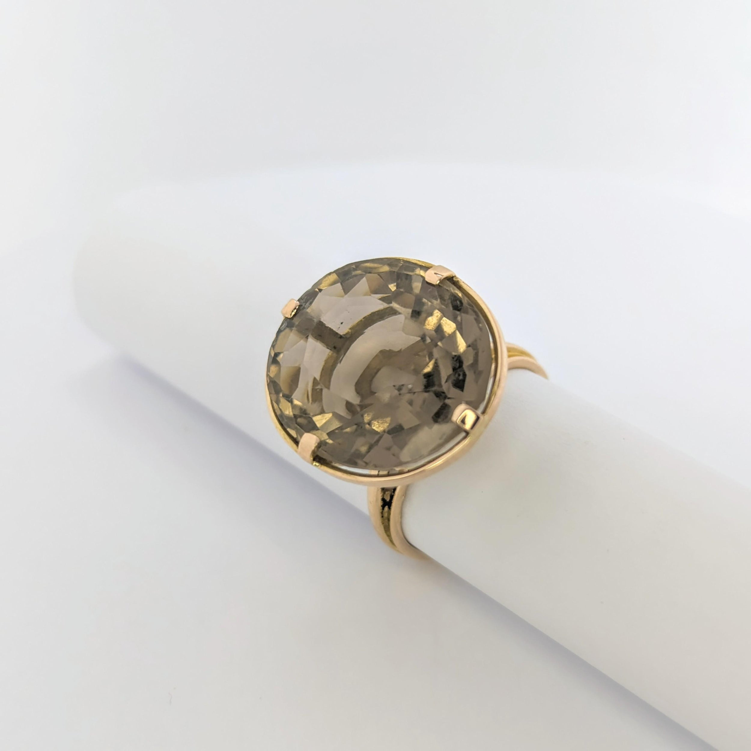 Bague en or jaune et quartz fumé