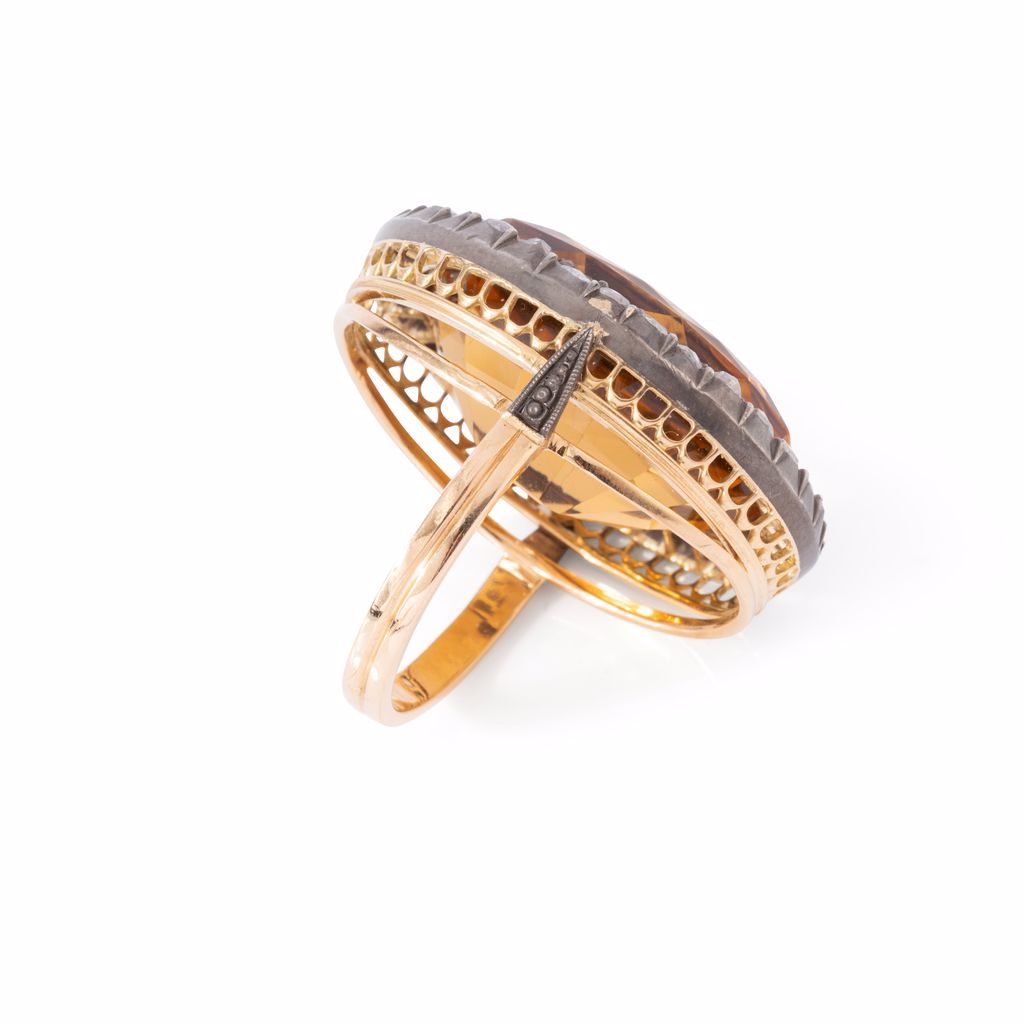 Bague Citrine en or jaune, citrine ovale et diamants