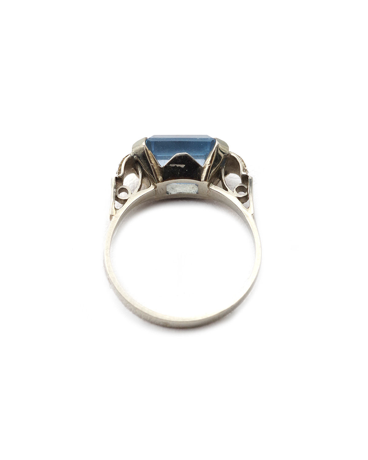 Bague ART DECO en platine et spinelle bleu