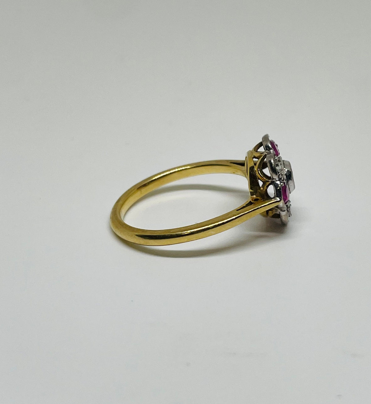 Ring art deco ruby daisy and diamonds
