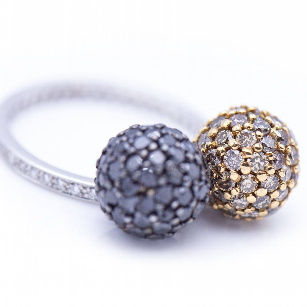 Ring at yellow gold, white gold and diamonds