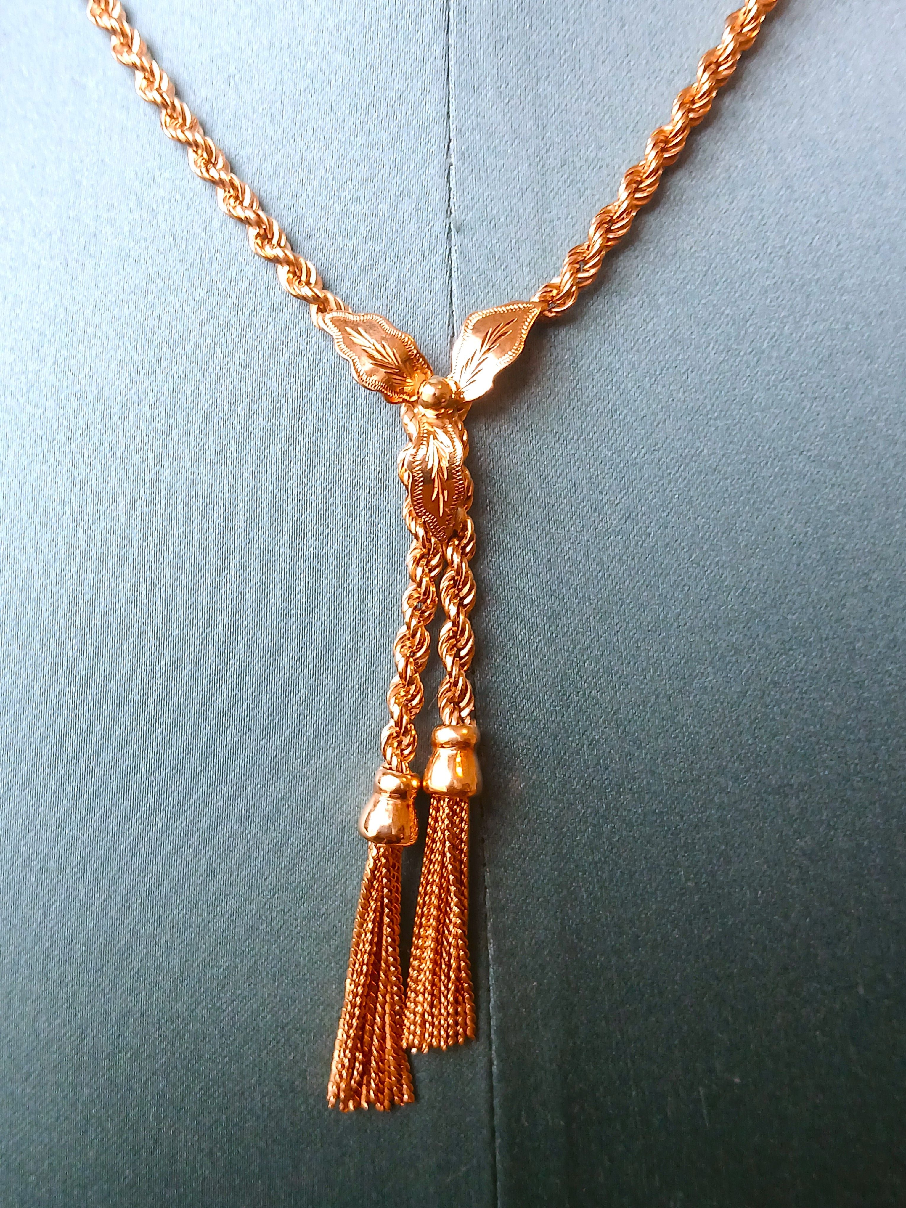 Sautoir ancien à motif floral en or jaune