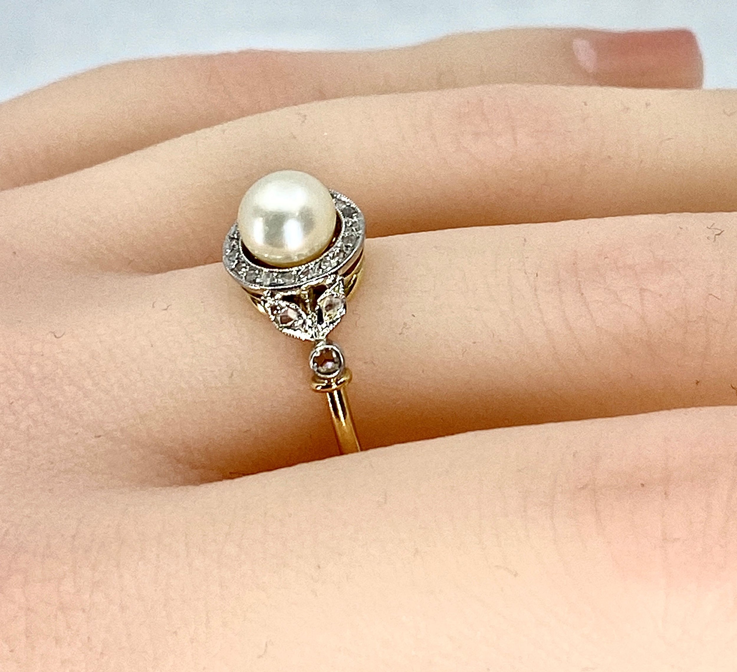 Bague en or blanc, perle et diamants