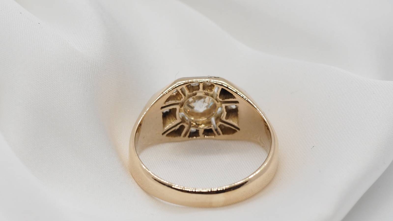 Two-tone gold and diamond ring 