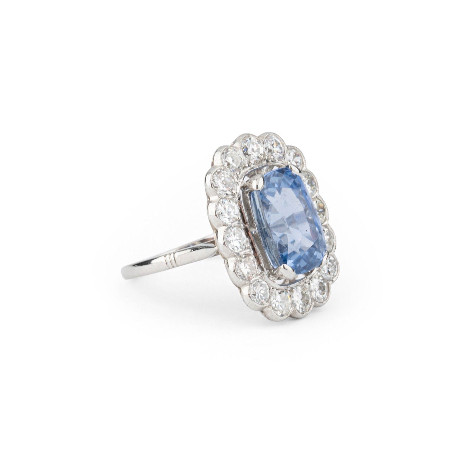 Bague Marguerite en platine, saphir et diamants