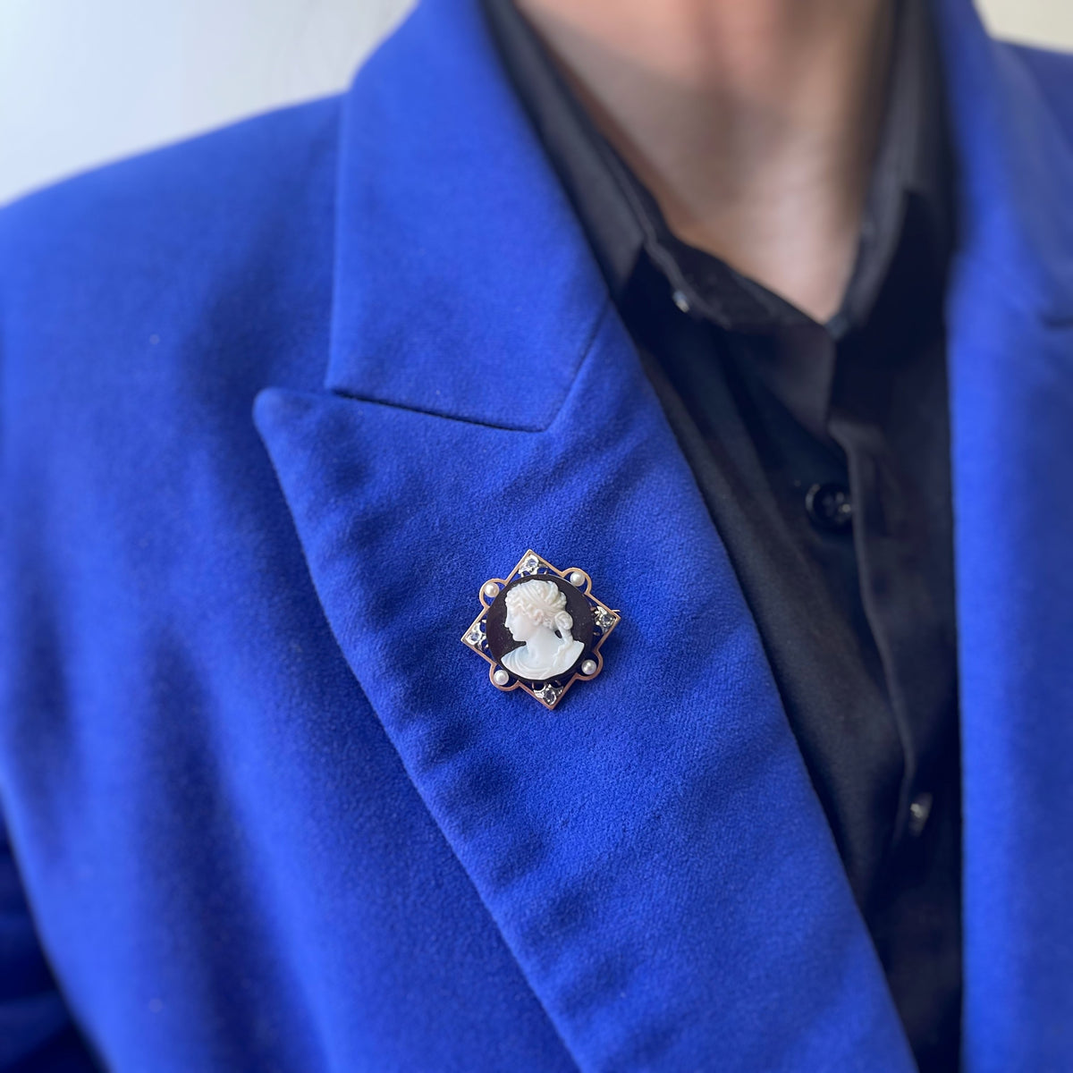 Brooch Cameo in yellow gold, pearls and diamonds