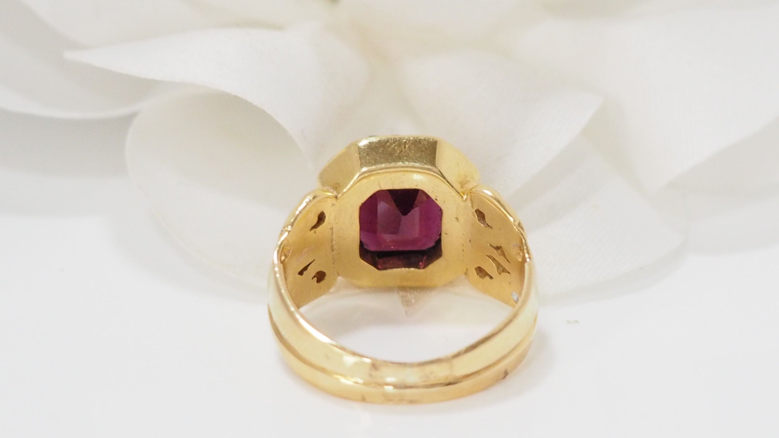 Bague En Or Jaune, Grenat Et diamants taille rose