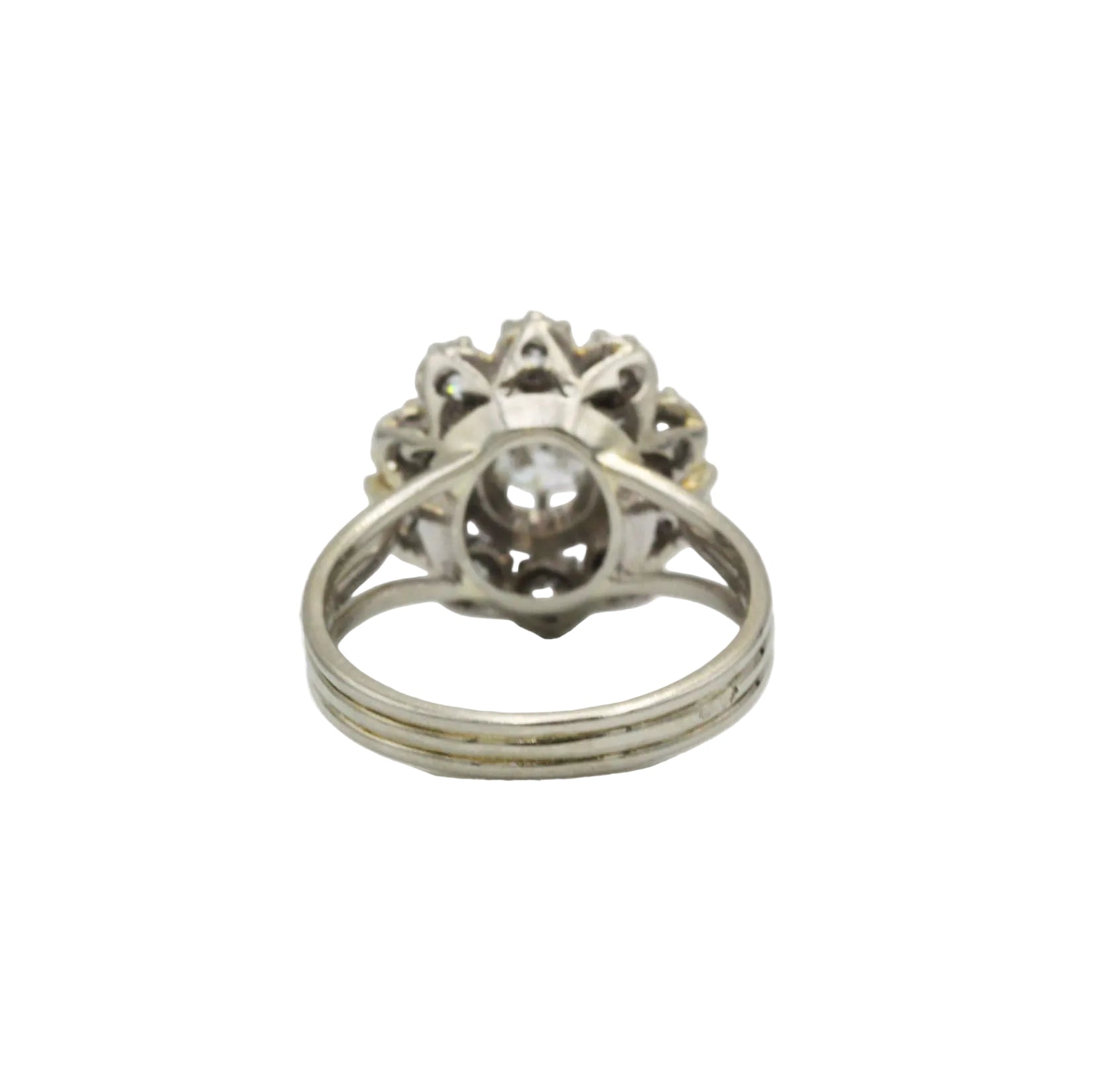 Bague Marguerite en or blanc, platine et diamants