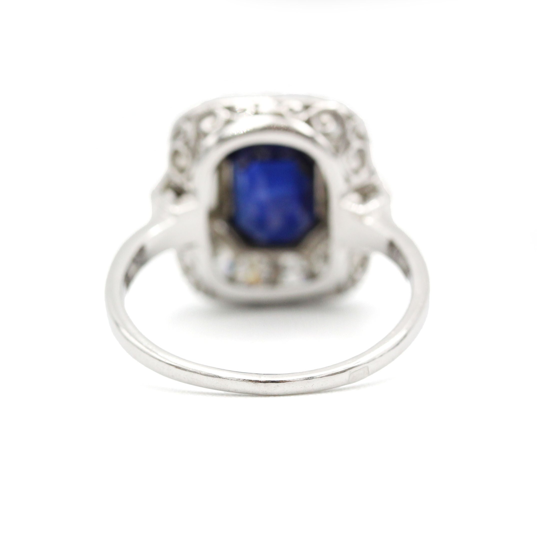 Ring Art Deco in paltinium, sapphire and diamonds