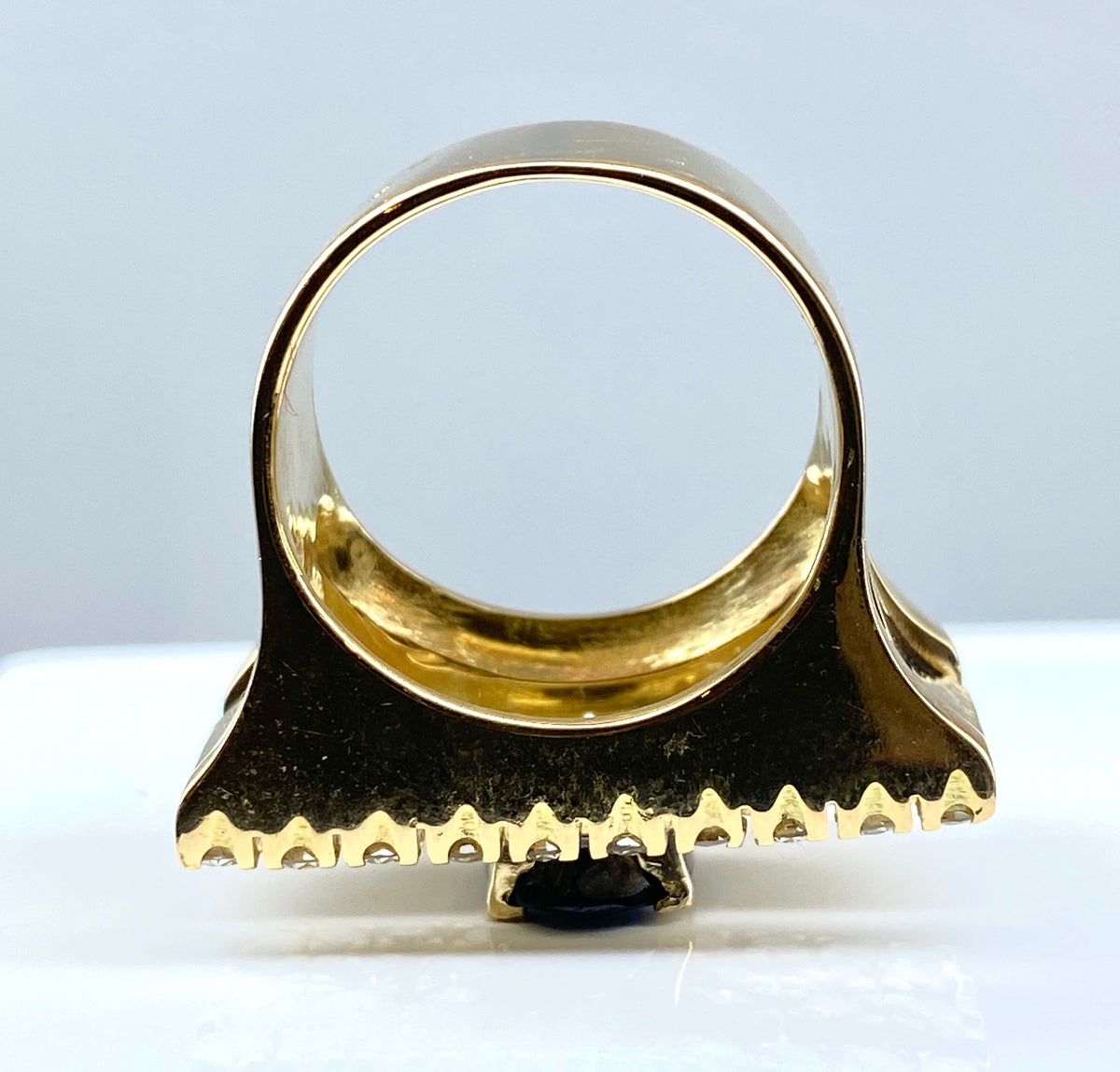 Yellow gold, sapphire and diamond ring 