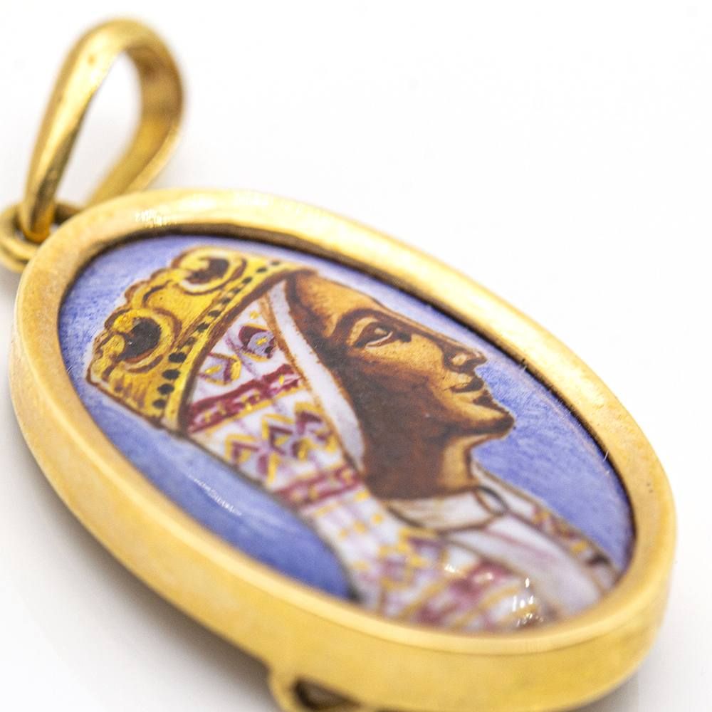 Médaille en or et émail de la Vierge Montserrat d'occasion