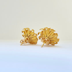 Floral motif earrings in yellow gold 18 carats