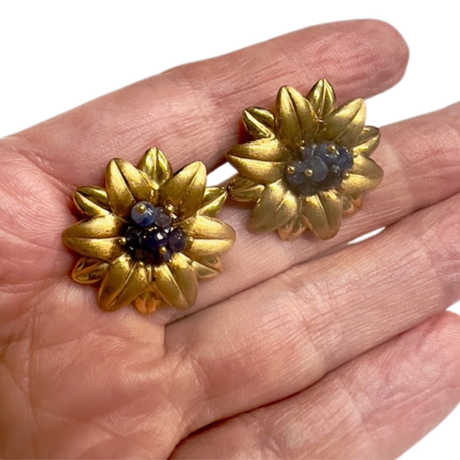 20th CENTURY CONTEMPORARY EARRINGS in 18kt gold with SAPPHIRES