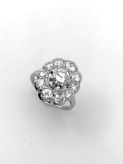 Bague modèle Pompadour diamants