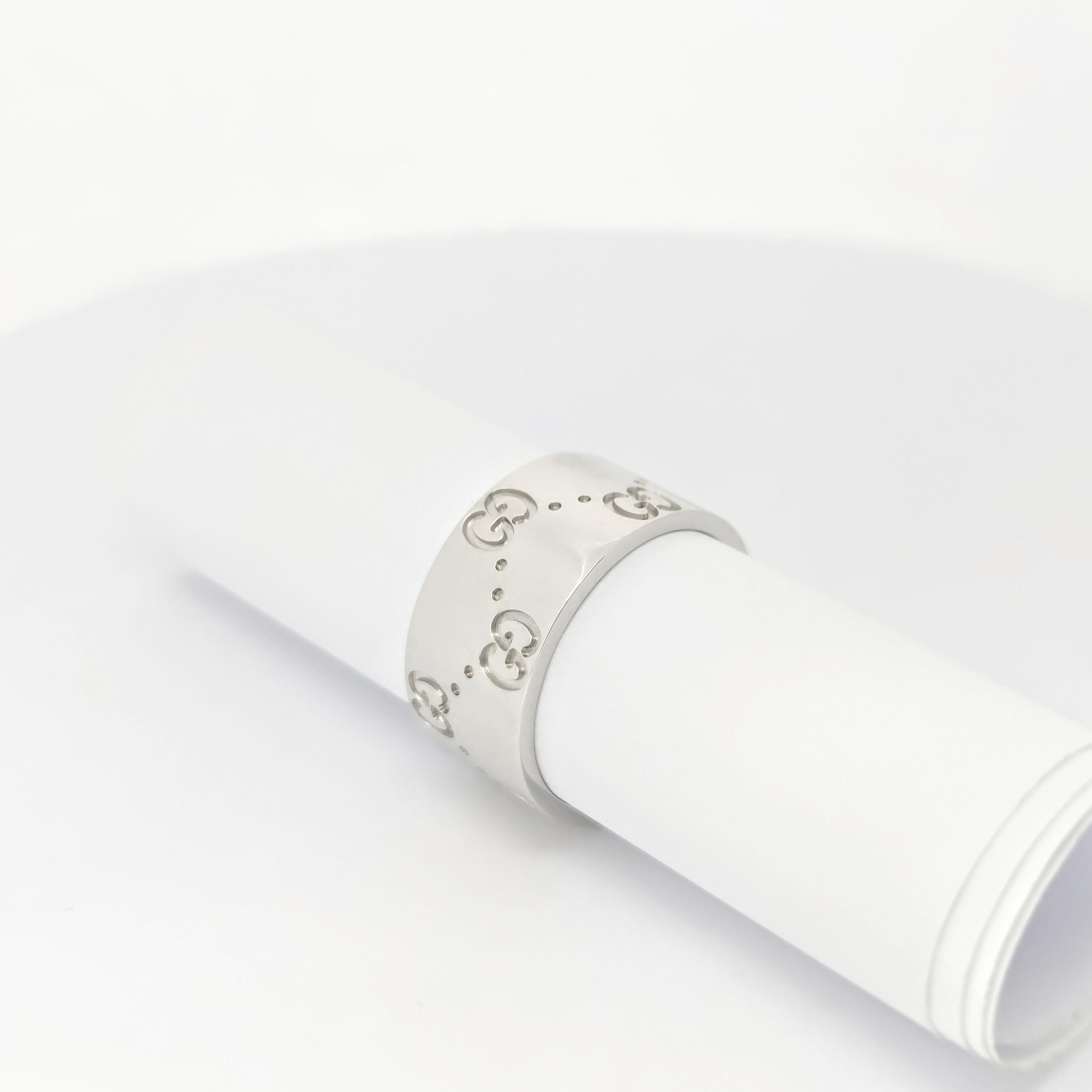 Bague Icon or blanc signée Gucci