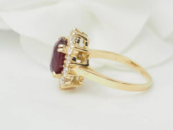 Ring ruby and diamonds surround