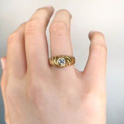 Jonc ring in yellow gold and diamonds