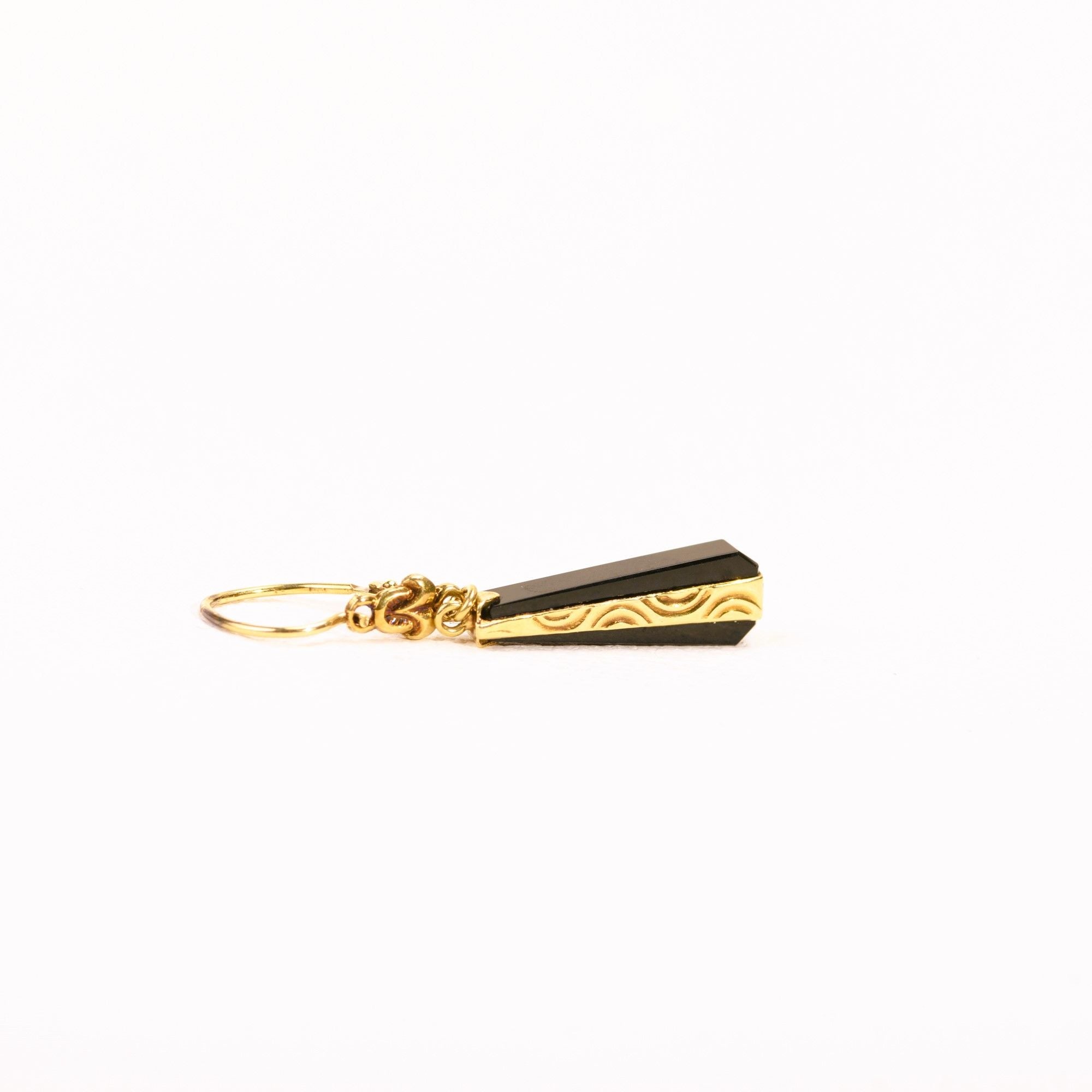 Onyx and yellow gold dangling sleeper earrings