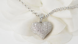 Collier pendentif coeur en or blanc et diamants