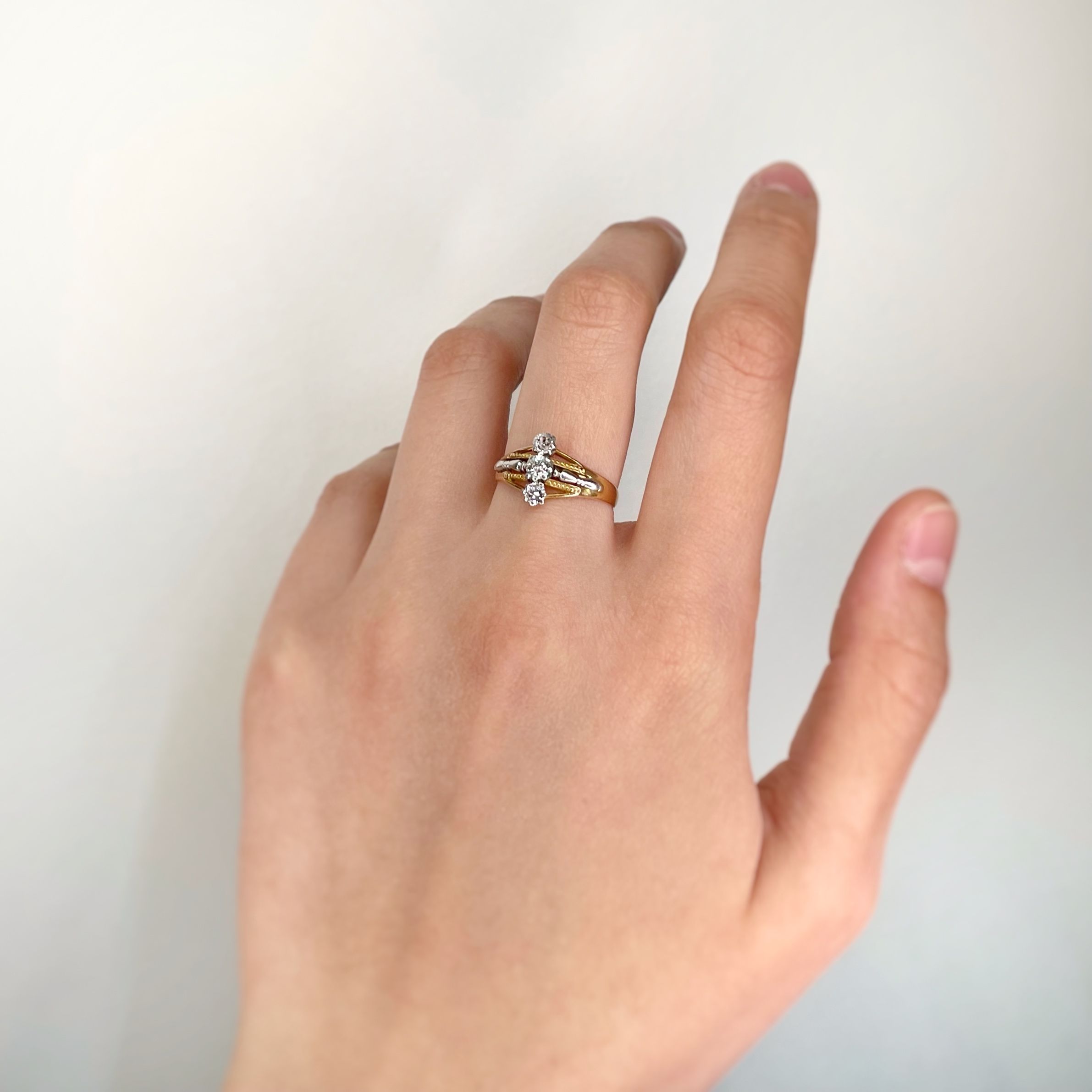 Ring in yellow gold, paltinium and diamonds.