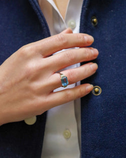 Bague ART DECO en platine et spinelle bleu