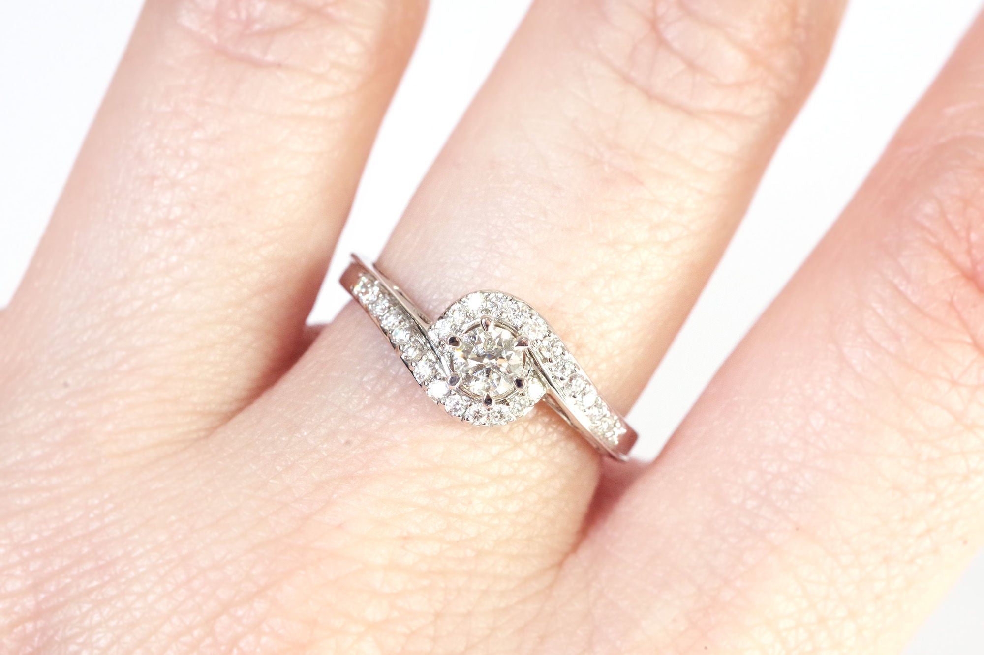 Bague tourbillon diamants en or