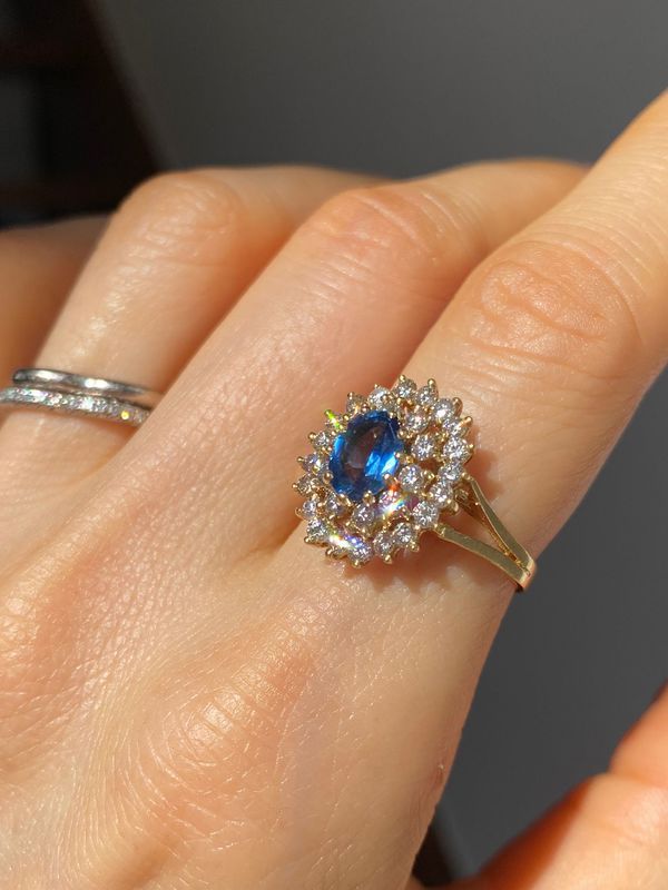 18k yellow gold sapphire and diamond ring