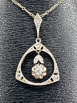 Pendentif en diamant et sa chaîne en or 18 carats, époque Art Deco