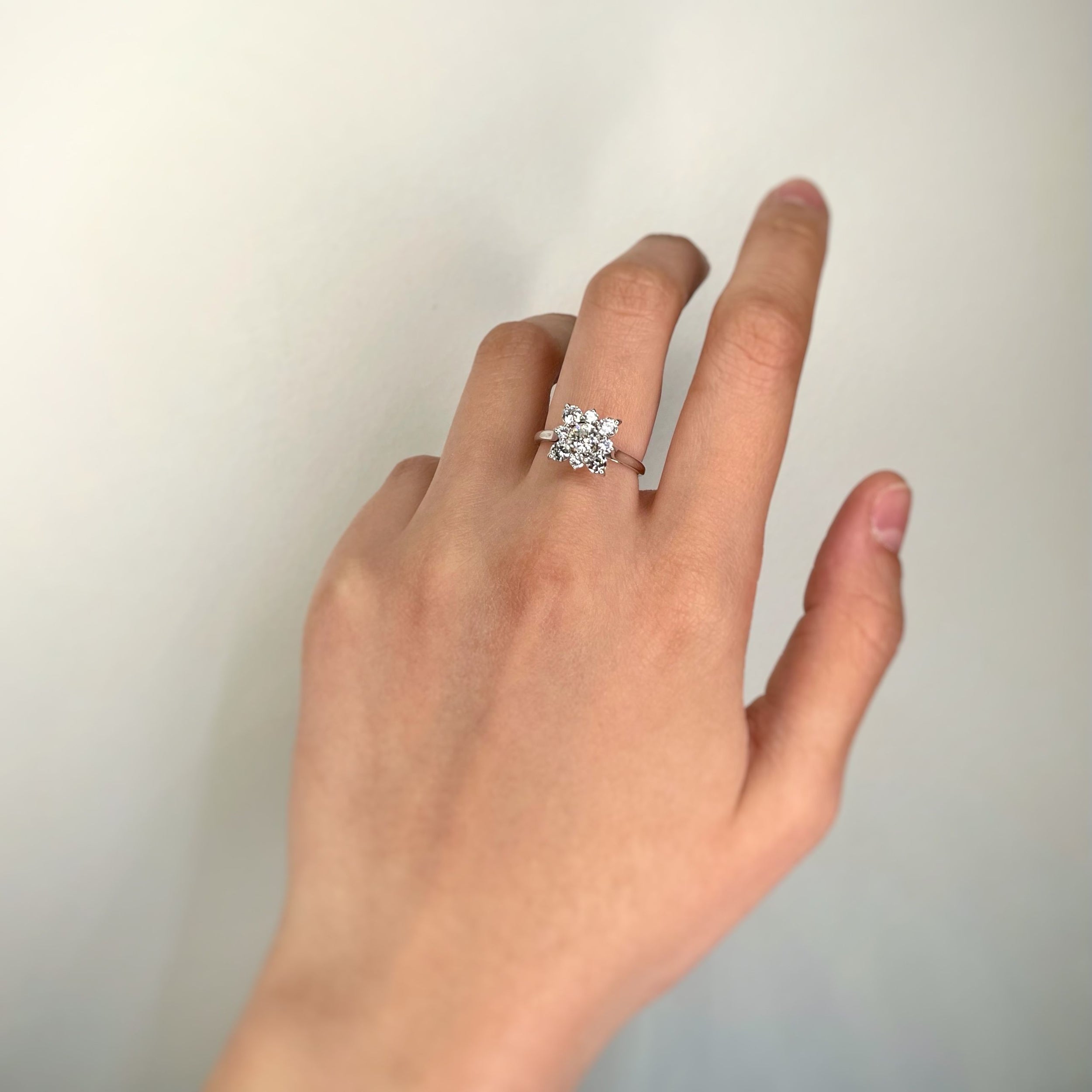 Ring at white gold and diamonds