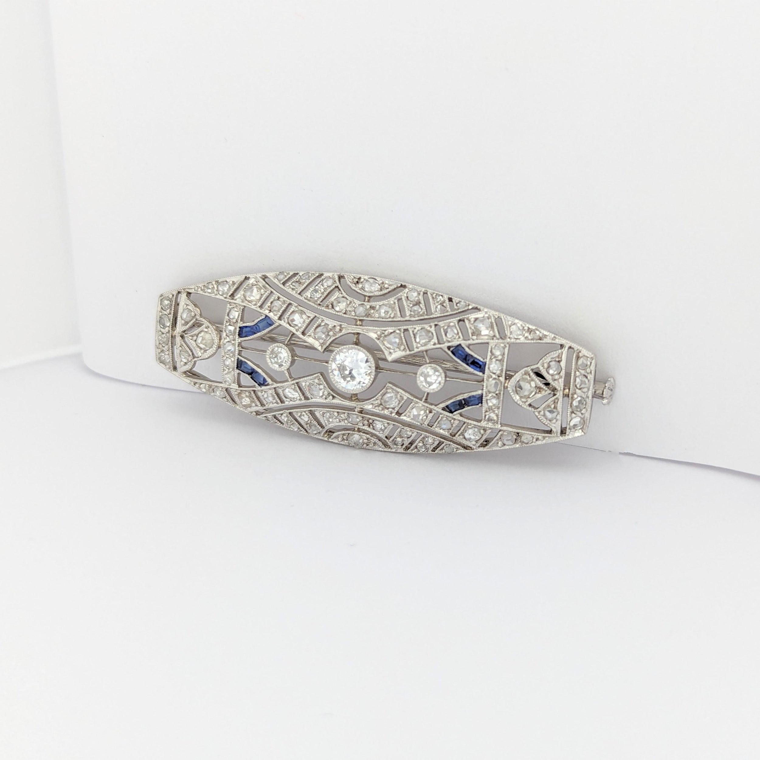 Broche en or blanc et platine diamants et saphirs