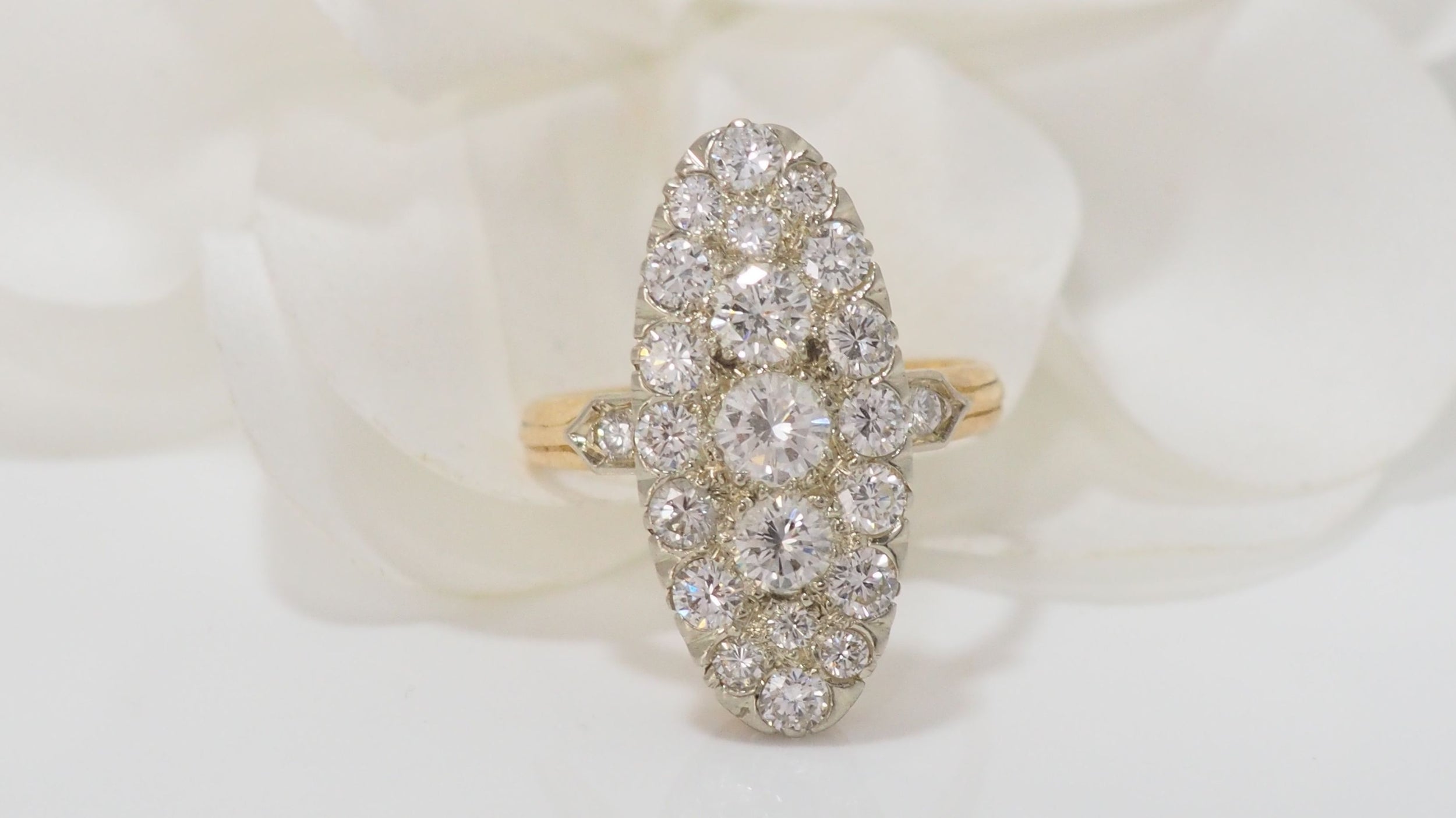 Bague marquise en or bicolore et diamants