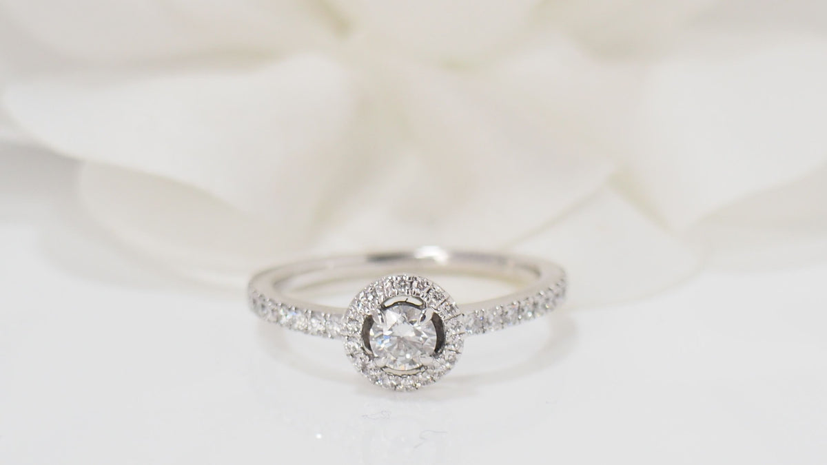 Bague solitaire Messika en or blanc et diamants