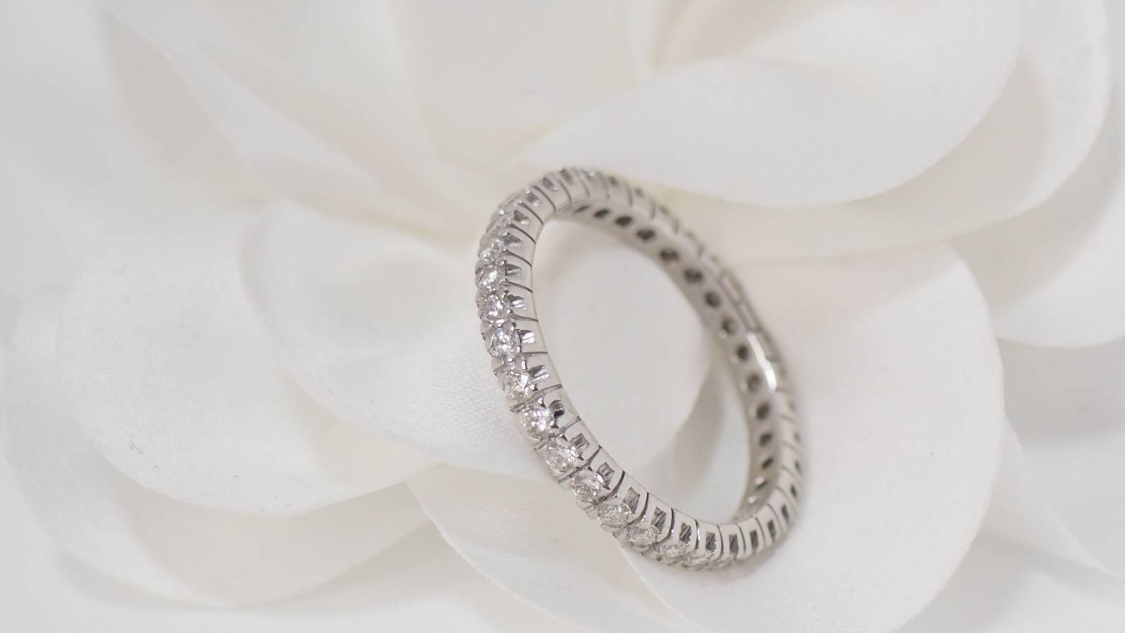 Alliance en or blanc et diamants (0,90carat)