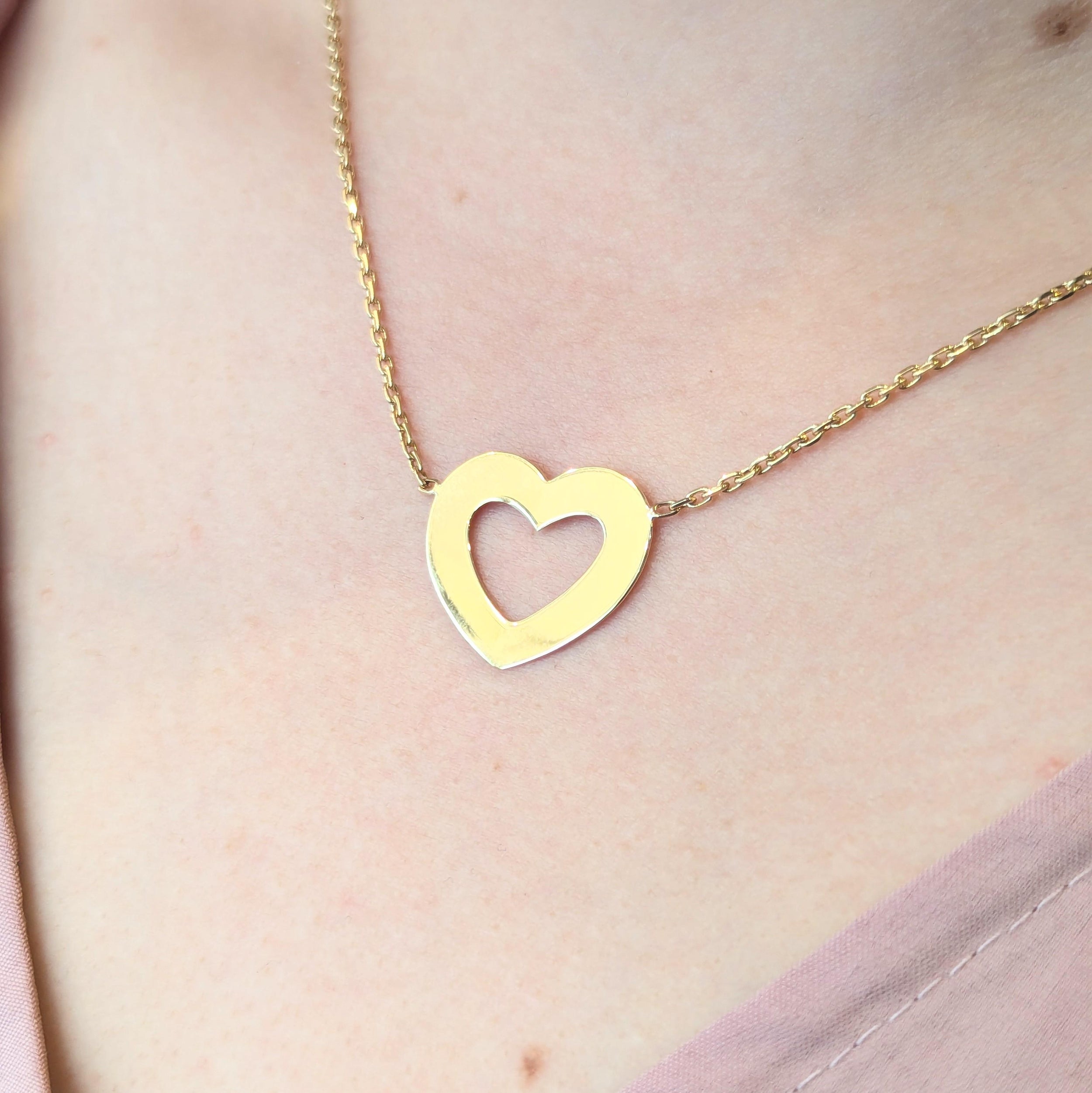 Heart necklace in yellow gold
