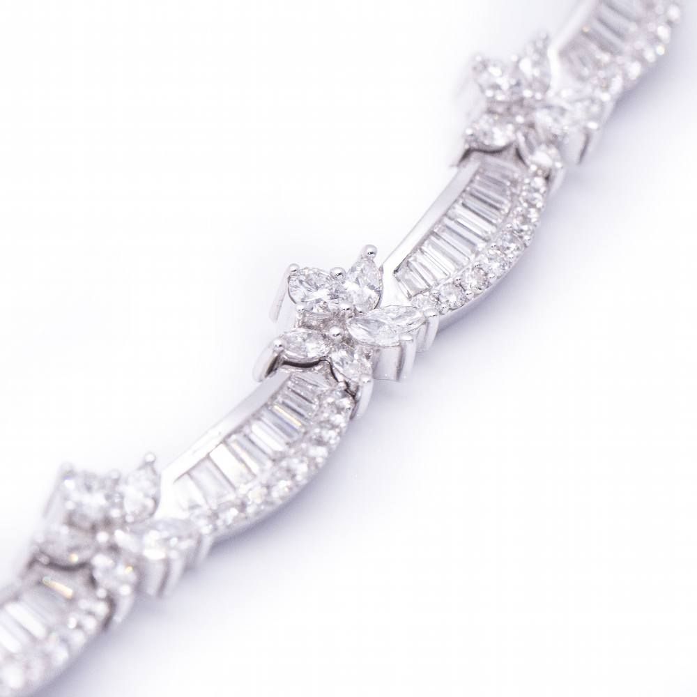 Collier THAYPER en or blanc avec diamants