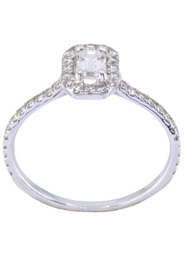 Bague moderne en or blanc et diamants