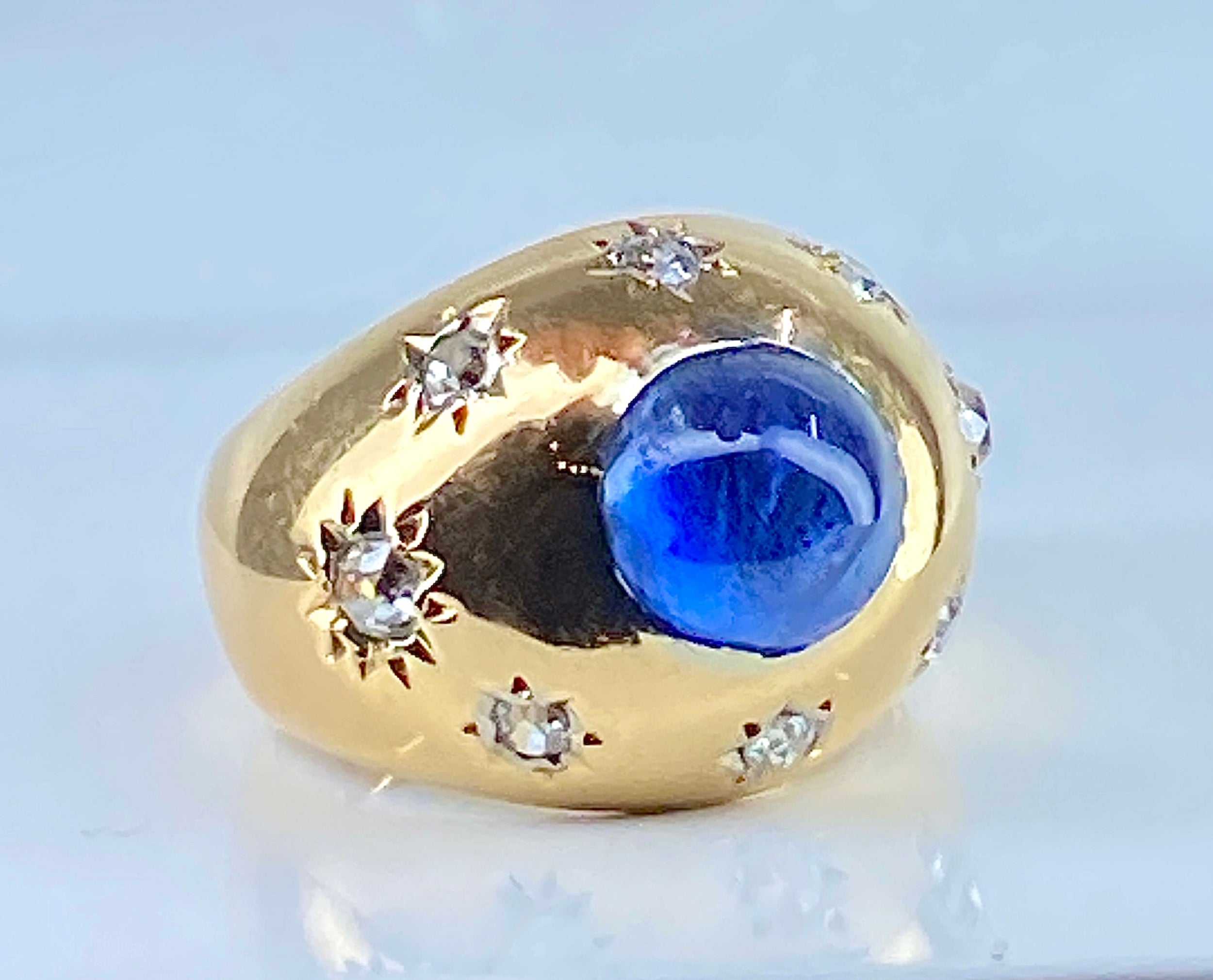 Dome ring in yellow gold, Ceylon sapphire and diamonds