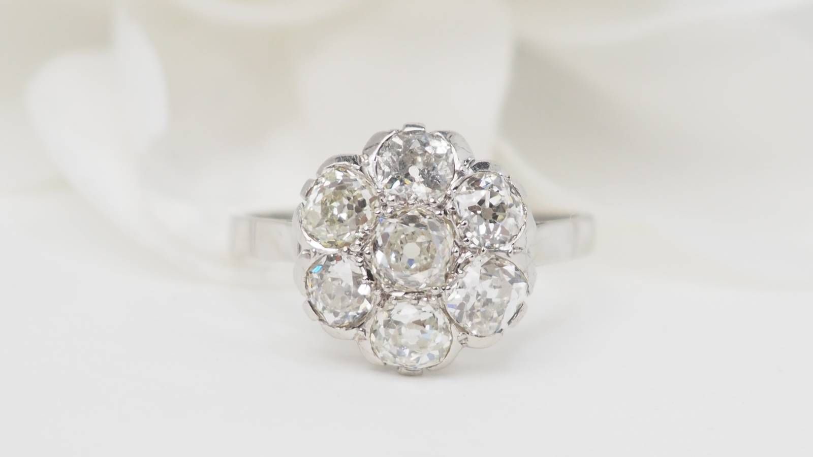 Bague Fleur en platine et diamants