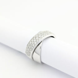 Ring in white gold and diamonds.